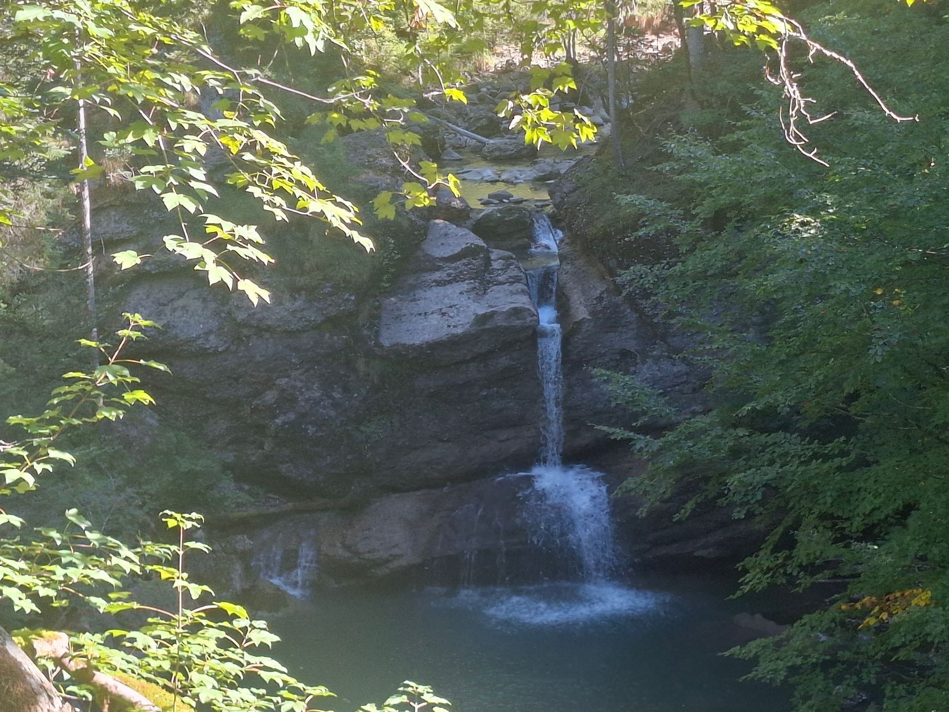 Wasserfall im Wald bei Gunzesried
