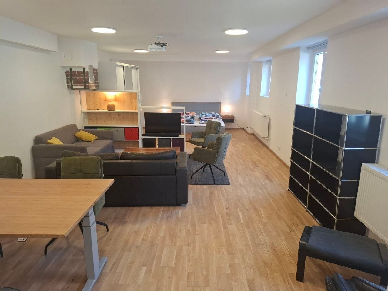Offenes Loft-Wohnen mit Wohn-, Ess- und Schlafbereich in einem Raum